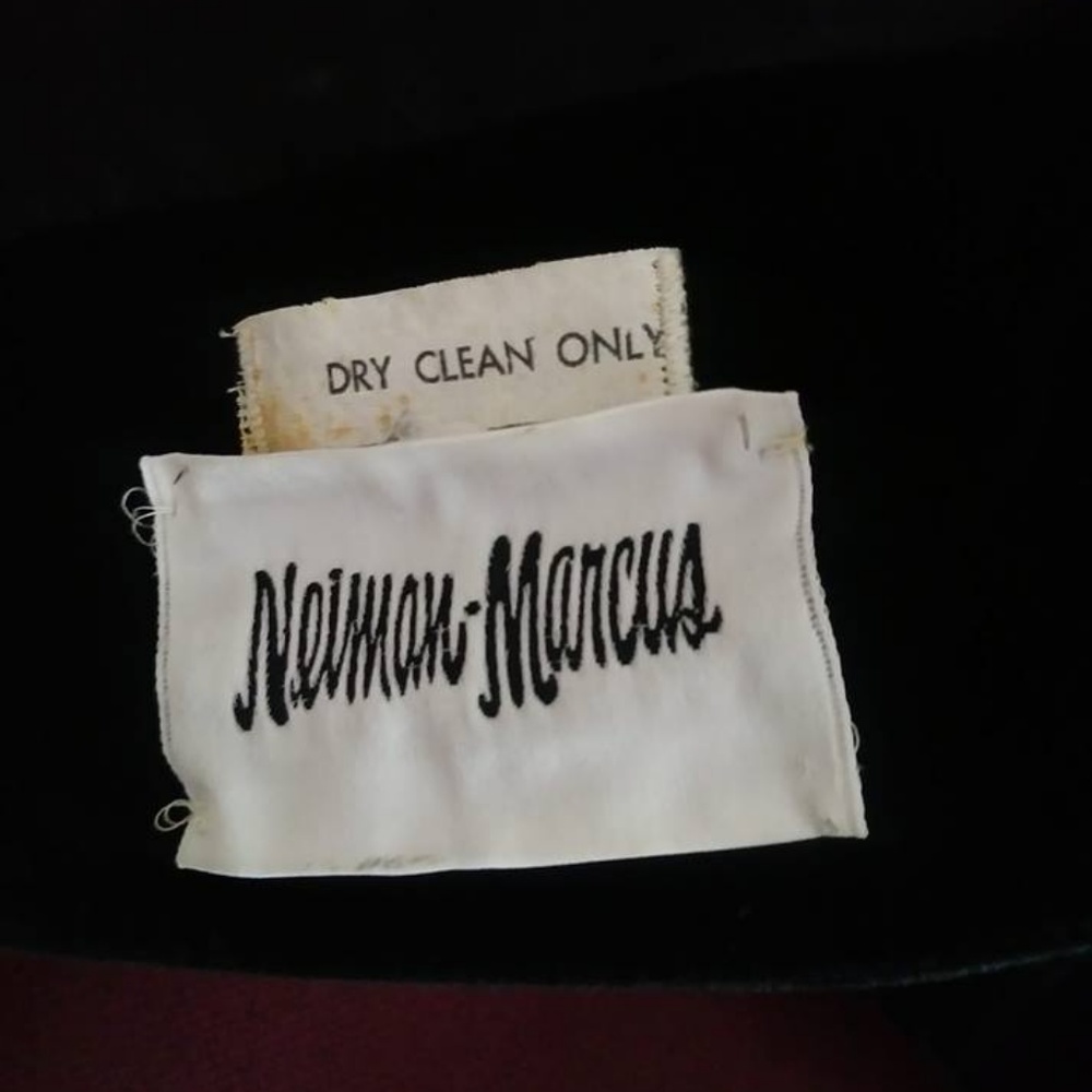 ❌️SOLD/other online site Neiman Marcus Jacket - Picture 4 of 4
